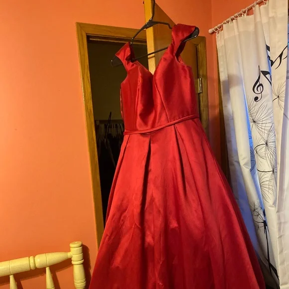 red prom dress size 12 Dark Red V-Neck Tulle Spaghetti Strap Long Prom Dress with Lace